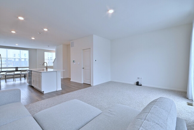 Building Photo - 332 Summit Cir