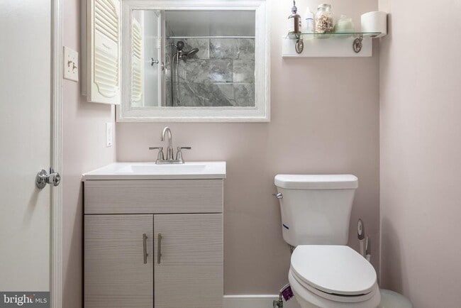 Building Photo - 14624 Monmouth Dr