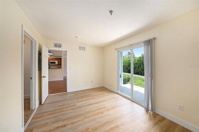 Building Photo - 455 Alt 19