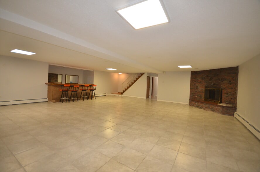 Building Photo - 20 Mossdale Rd
