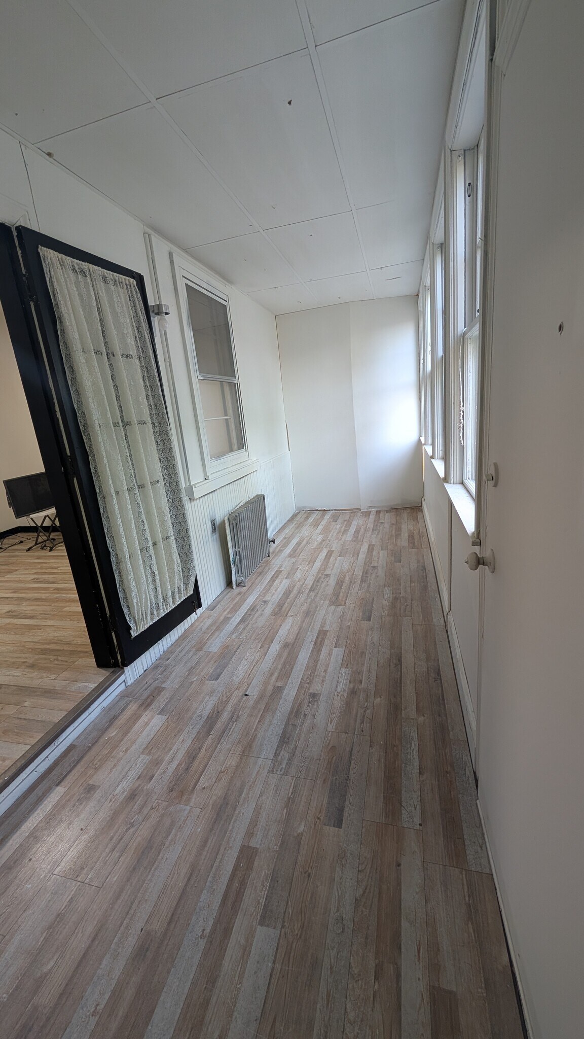Sun Room - 18 Kernick St