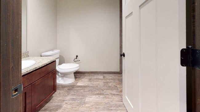 Building Photo - Recently renovated  7 bedroom house