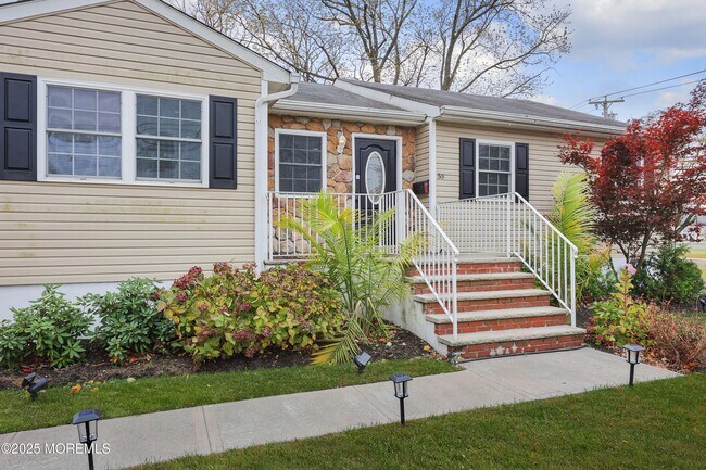 Primary Photo - 58 Richardson Ave