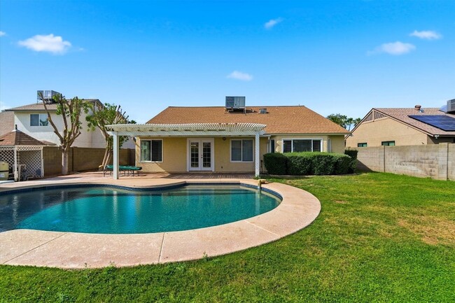 Building Photo - 4221 E Everett Dr