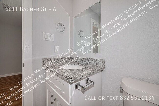 Building Photo - 6611 Bacher St