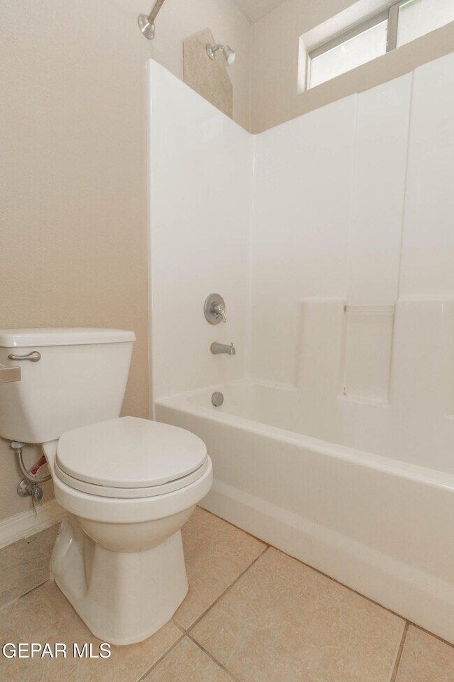 Building Photo - 14529 Jesus Almeida