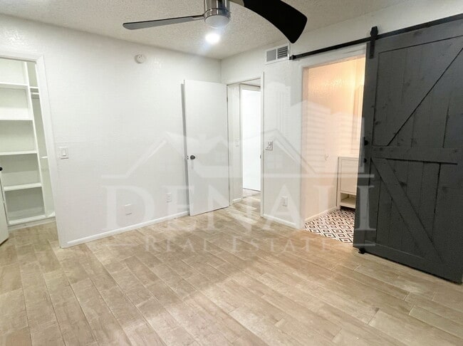 Building Photo - 423 S Terry Ln