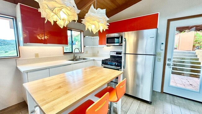 Building Photo - Beautiful Custom, Detached Guest Home on Stunning, Private, Gated, Country Property in Fallbrook!