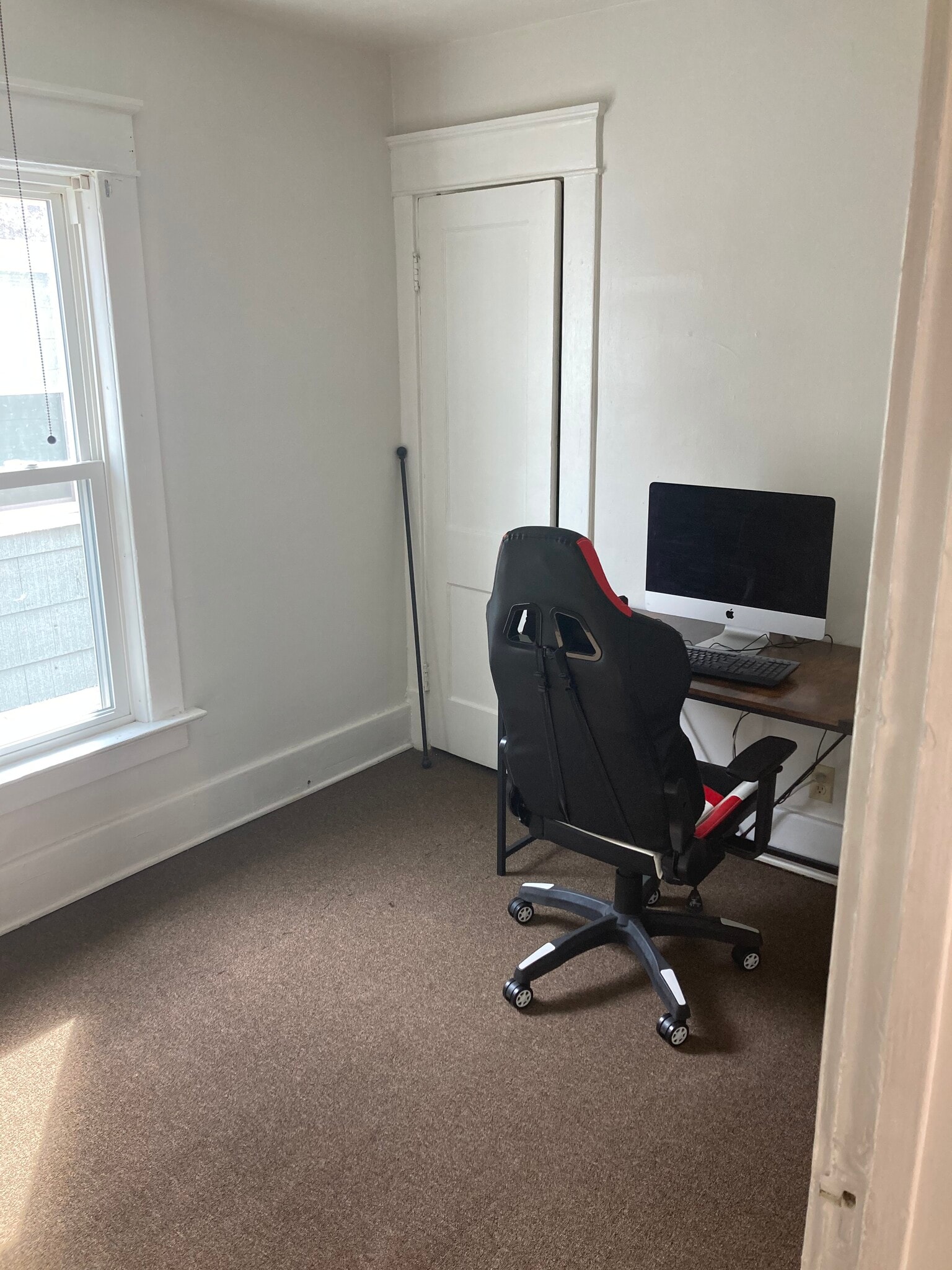 Building Photo - 817 Hess Ave