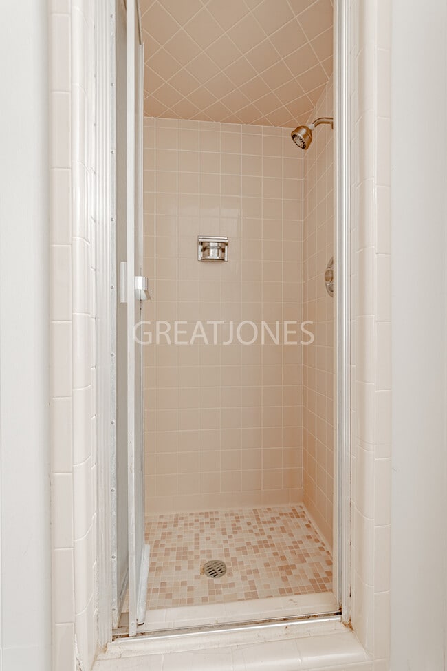 Building Photo - 218 N Lee St