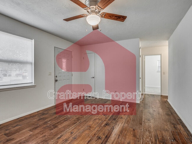 Building Photo - 224 W 5th St