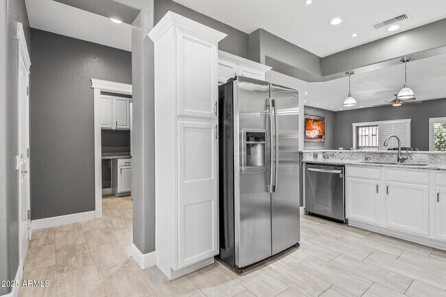 Building Photo - 16232 W Montoya Dr