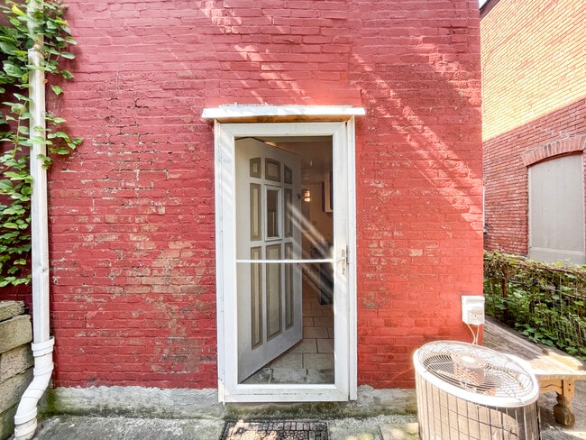 Building Photo - 305 Lawn St