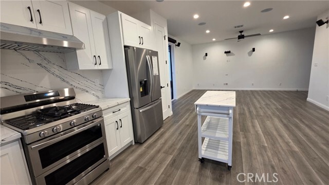 Building Photo - 18222 Chatsworth St