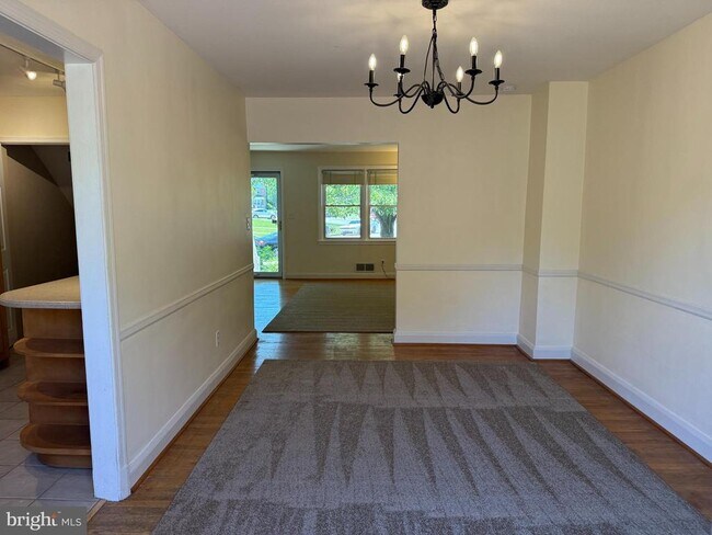 Building Photo - 1049 Winsford Rd