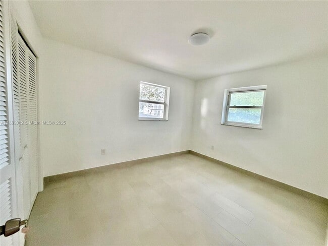 Building Photo - 1305 NW 4th St