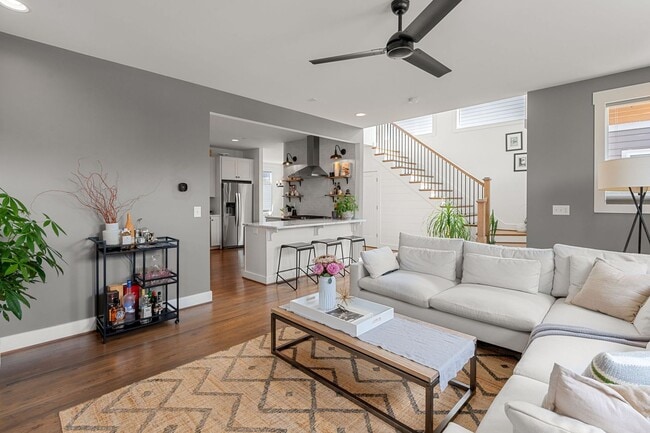Building Photo - Stunning Rental In Charlotte Parkside