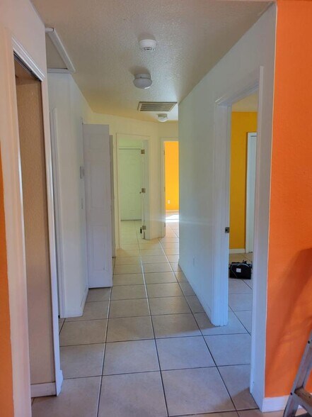 Building Photo - 5039 Locke Ln