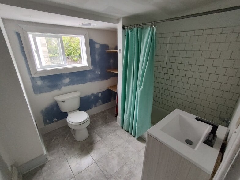 Bath new sink. Shower with bathtub - 208 E 9th St