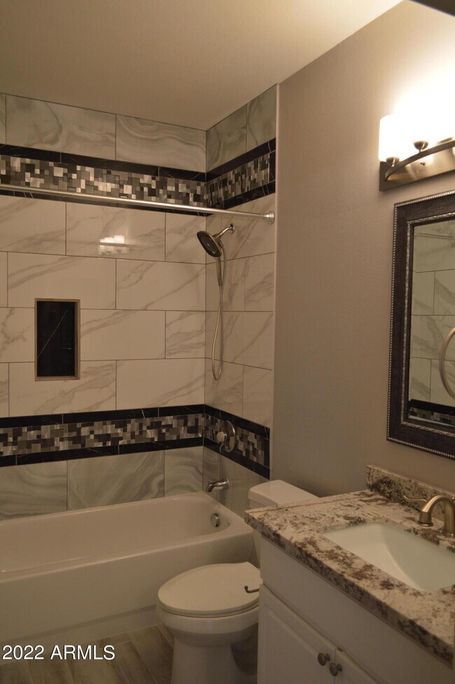 Building Photo - 1701 E Colter St