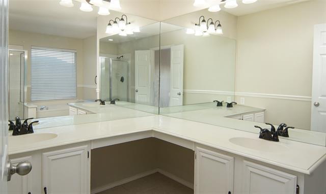 Building Photo - 1049 Highland Station Dr