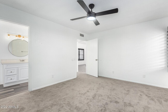 Building Photo - 19 W Piute Ave