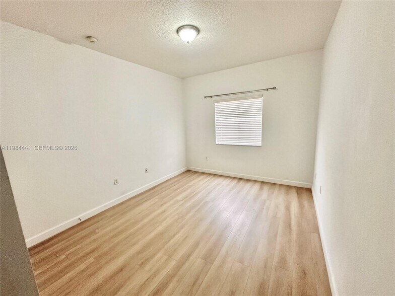 Building Photo - 11522 NW 69th Ter