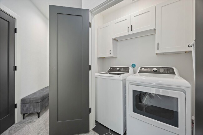 Building Photo - 964 Lucky St