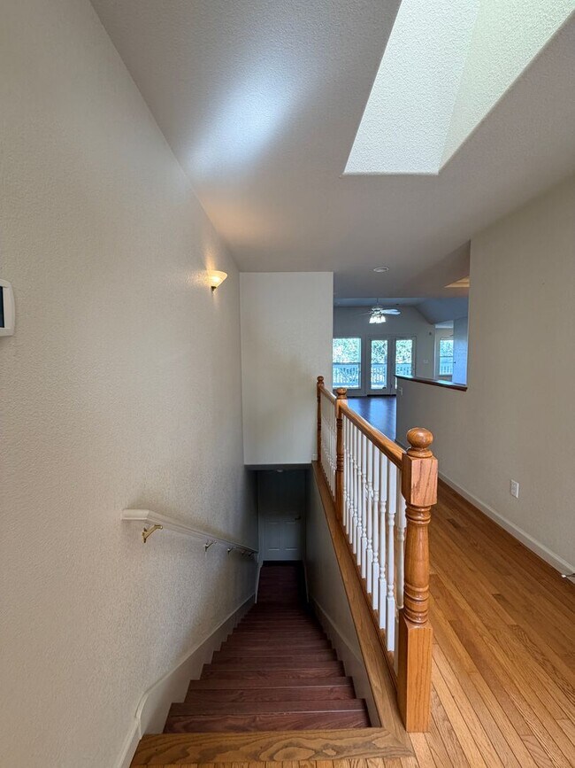 Building Photo - Beautiful Lakefront Home in the Vineyard! 55+ community