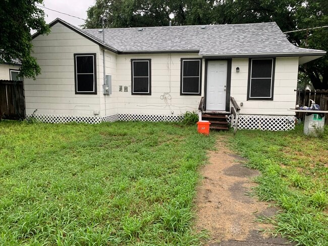 Building Photo - 907 N Lantana Dr