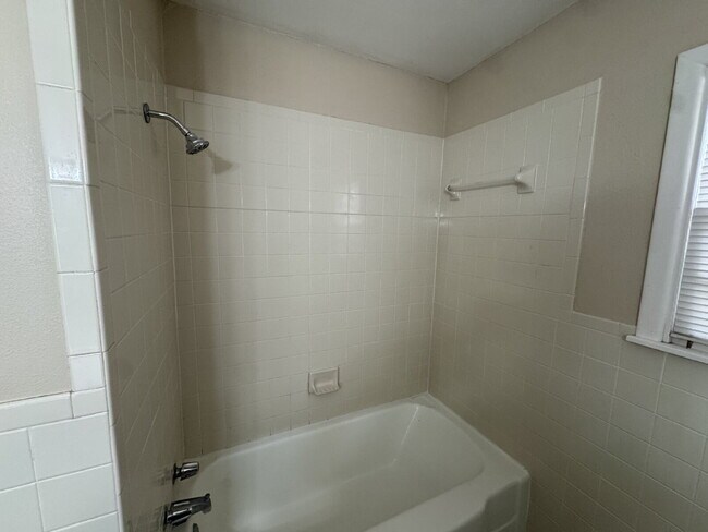Building Photo - Lovely House Located Minutes From Elementary, Medical District & Texas Tech Campus!