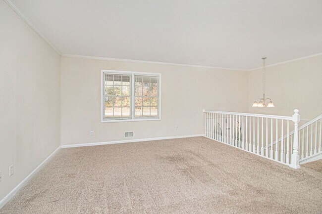 Building Photo - 3 bdrm, 2 bath in Decatur