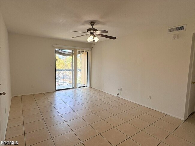 Building Photo - 2905 Winkler Ave