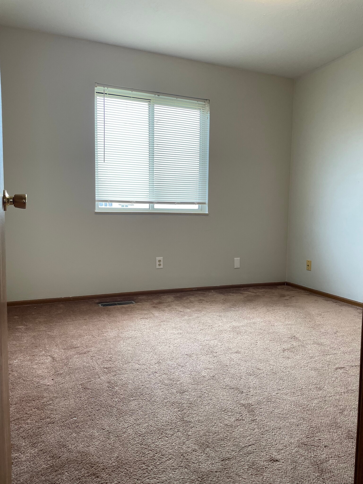 Building Photo - 1831 Cloveridge Dr