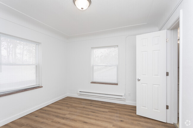 2BR, 1BA - 760 SF - Ottawa Park