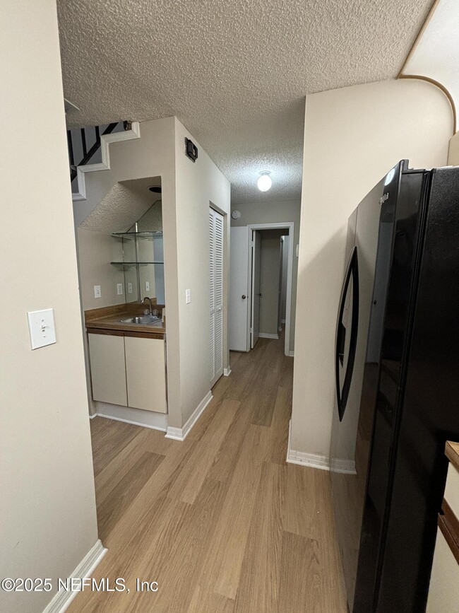 Building Photo - 2124 Sea Hawk Dr