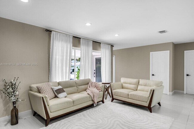 Building Photo - 1540 SE 23rd Ave