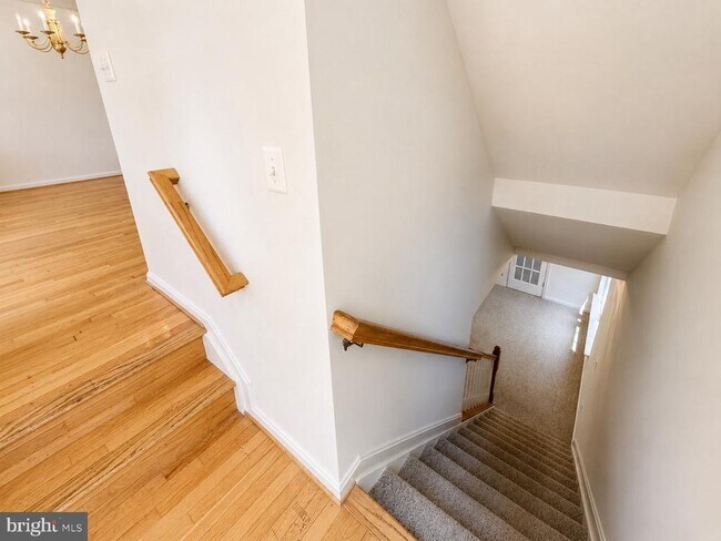 Building Photo - 8646 Royal Worcester Ln