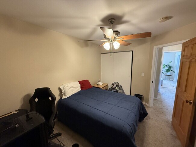 Building Photo - 739 Ponderosa Dr