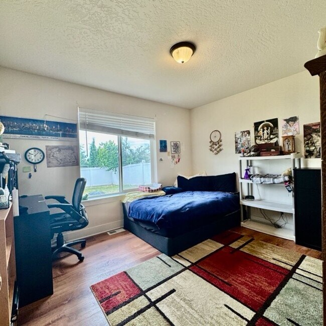 Building Photo - Cute 3 bed 2 bath unit for rent!