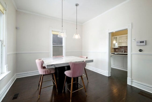 Building Photo - Beautiful Home in Amazing Salt Lake Location!