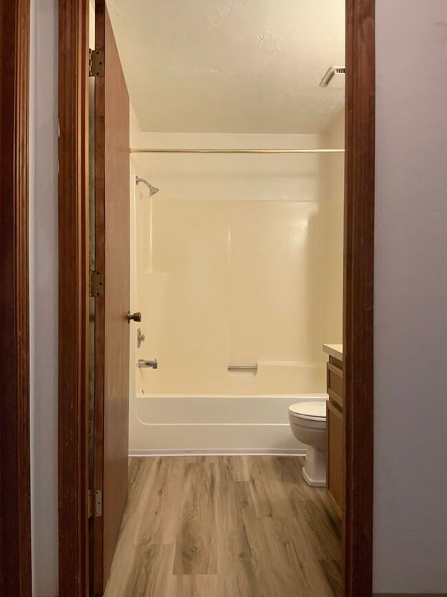 Building Photo - 2 Bedroom Duplex in Cal Young Neighborhood