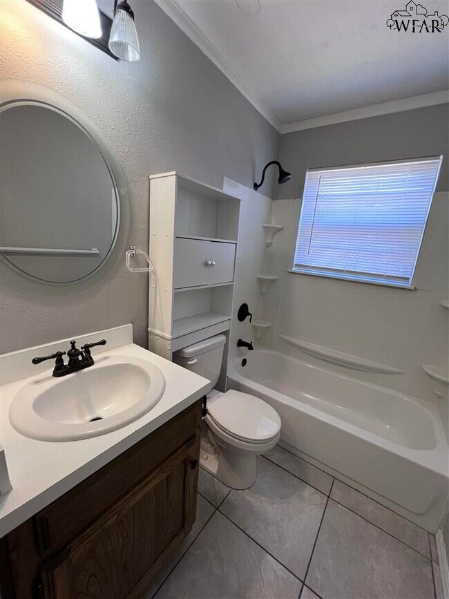 Building Photo - 5110 Jamaica Dr