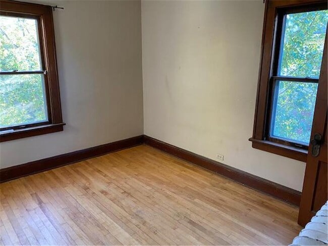 Building Photo - 2613 E 24th St