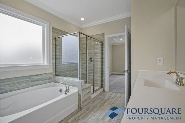 Building Photo - Charming 3-Bed Ranch Home with Modern Kitc...