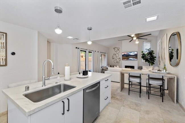 Building Photo - 73417 Foxtail Ln