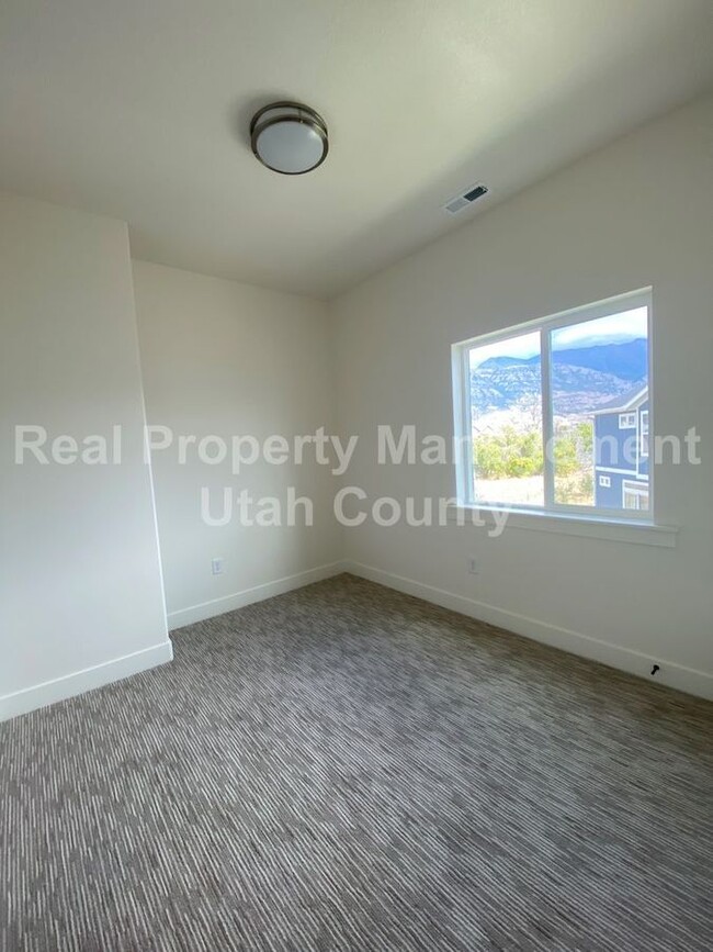 Building Photo - Half Off First Months Rent! New Lower Rent!