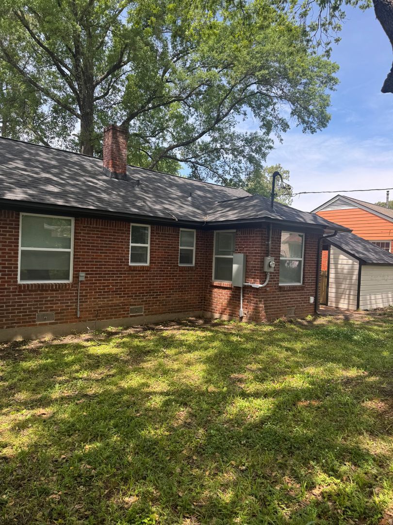 Building Photo - 1334 Parkland Rd