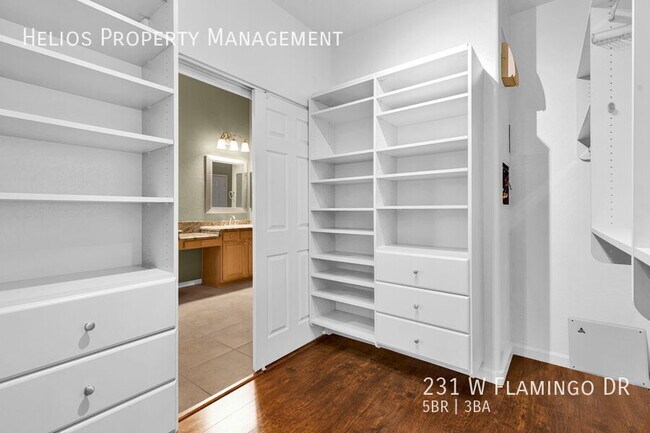 Building Photo - 231 W Flamingo Dr
