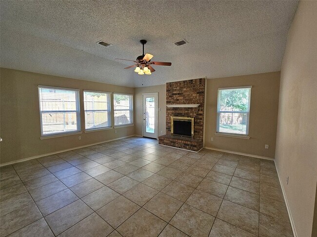 Building Photo - 2705 Francisco Dr